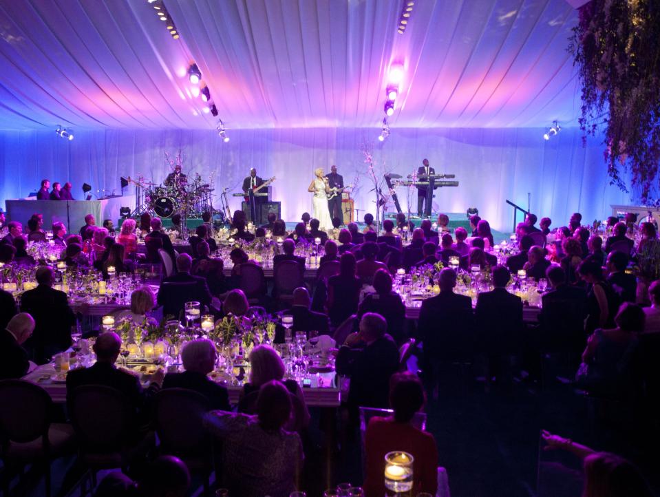 Singer Mary J. Blige performs on stage during the entertainment portion of the State Dinner for French President President Francois Hollande, center, seated with first lady Michelle Obama, left, and President Barack Obama, right, Tuesday, Feb. 11, 2014, on the South Lawn of the White House in Washington. (AP Photo/Pablo Martinez Monsivais)