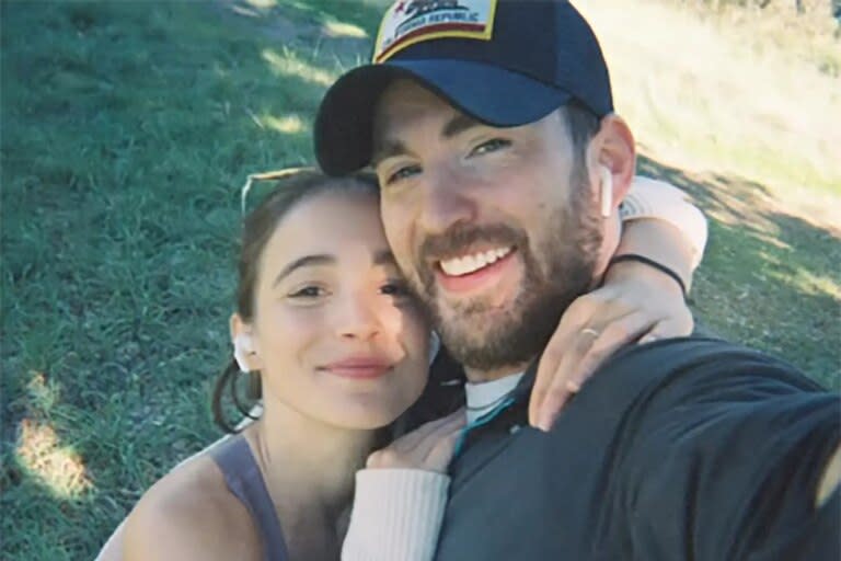 Chris Evans se casó con Alba Baptista, su pareja desde hace dos años