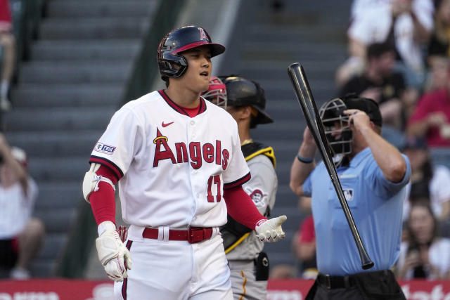 Endy Rodríguez hits his 1st major league home run to help the