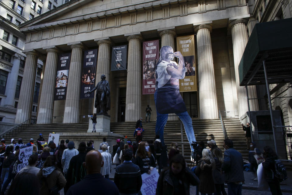 Elena the Essential also appeared at a protest in New York City. (Photo: KENA BETANCUR via Getty Images)