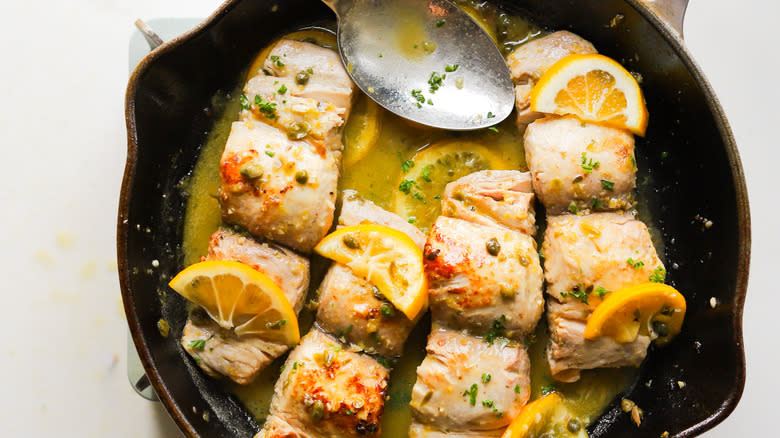 Pan with roasted lemon fish