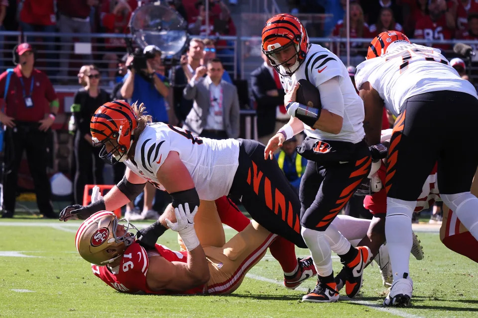 Cincinnati Bengals quarterback Joe Burrow escapes a tackle against the San Francisco 49ers during the first quarter