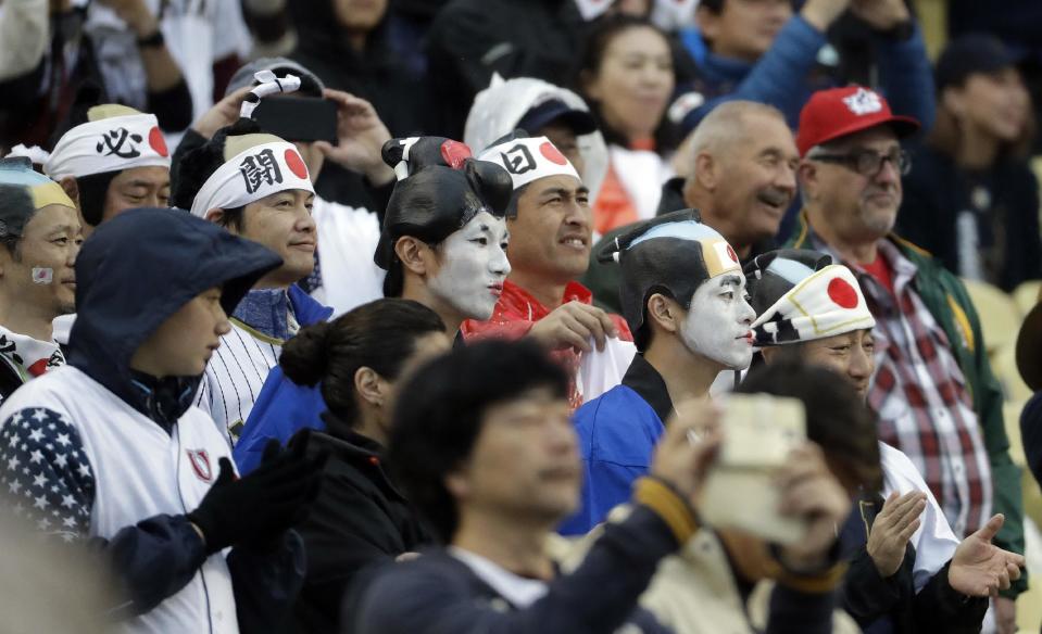 Fans watch before a semifinal in the World Baseball Classic between the United States and Japan, in Los Angeles, Tuesday, March 21, 2017. (AP Photo/Chris Carlson)