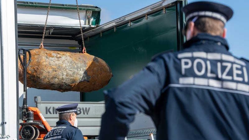 A 2-ton bomb excavated from Aalen, Germany, in 2022. - Photo: Stefan Puchner/picture alliance (Getty Images)