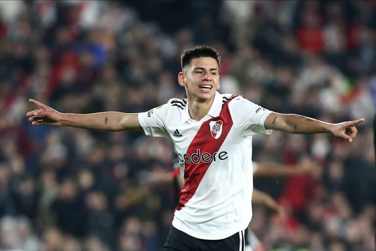 Manchester City negocia con River para llevarse a Claudio 'Diablito' Echeverri, quien también interesa en Barcelona