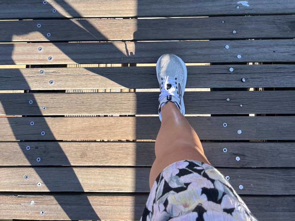 Walking with sneakers over the Brooklyn Bridge
