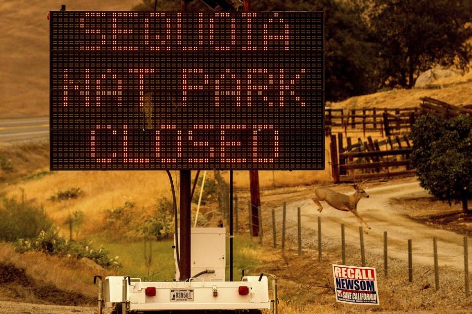 A sign announces the closure of Sequoia national park, where the KNP Complex fires are burning.