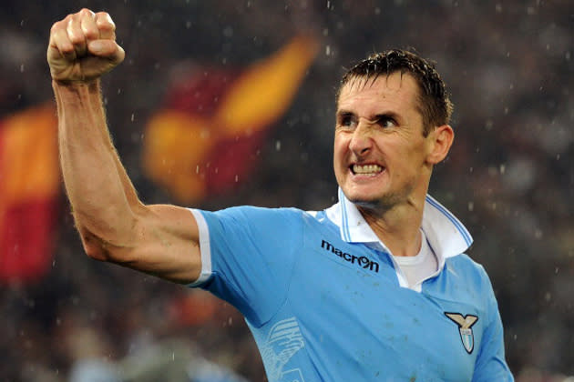 Miroslav Klose (34, Lazio Rom): Mit seinen zehn Hinrunden-Treffern hat der ewig junge Nationalstürmer längst Kultstatus in der ewigen Stadt erlangt. "Klose übertrifft sich selbst. Er ist immer stärker und immer großartiger. Er ist ein wahrer Mythos", so der "Corriere dello Sport". Aktuelle Form: Top!