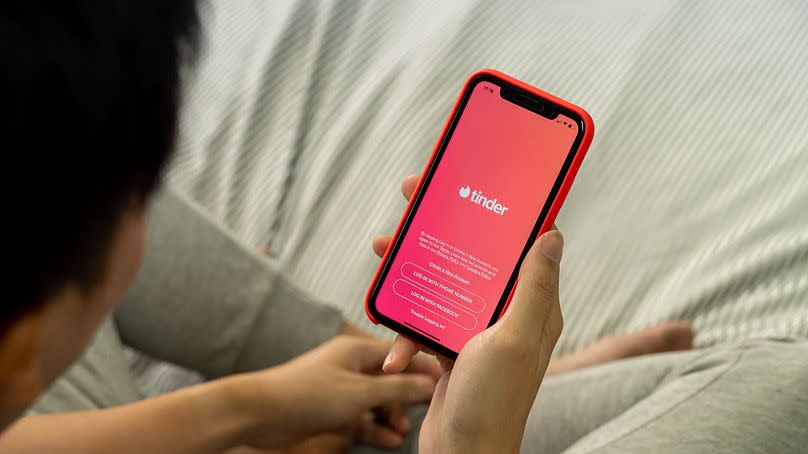 Tinder är en av de mest populära dejtingapparna där du sveper rätt på personen du gillar.