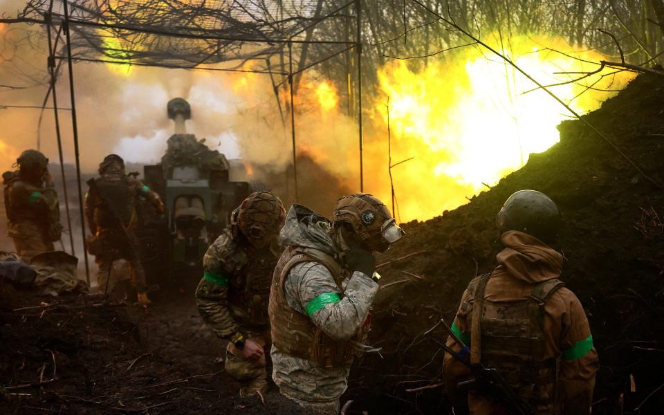 Ukrainian artillery on the front line near Bakhmut - REUTERS