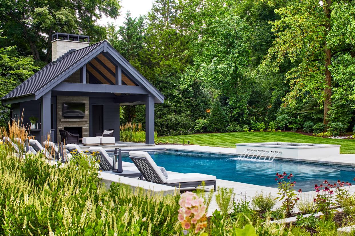  biggest gardening mistakes for the summer months; swimming pool and pool house in garden by Richardson & Associates Landscape Architecture  