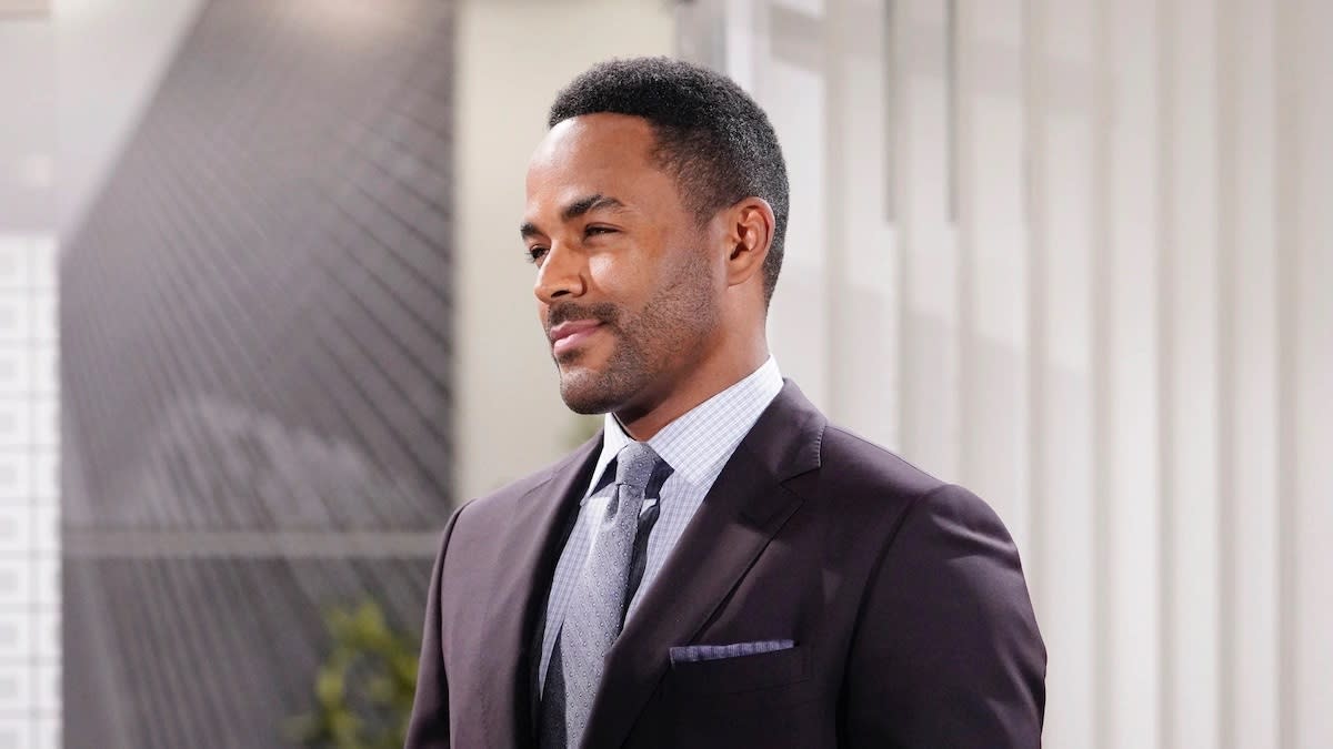  Sean Dominic smiling as Nate in The Young and the Restless 