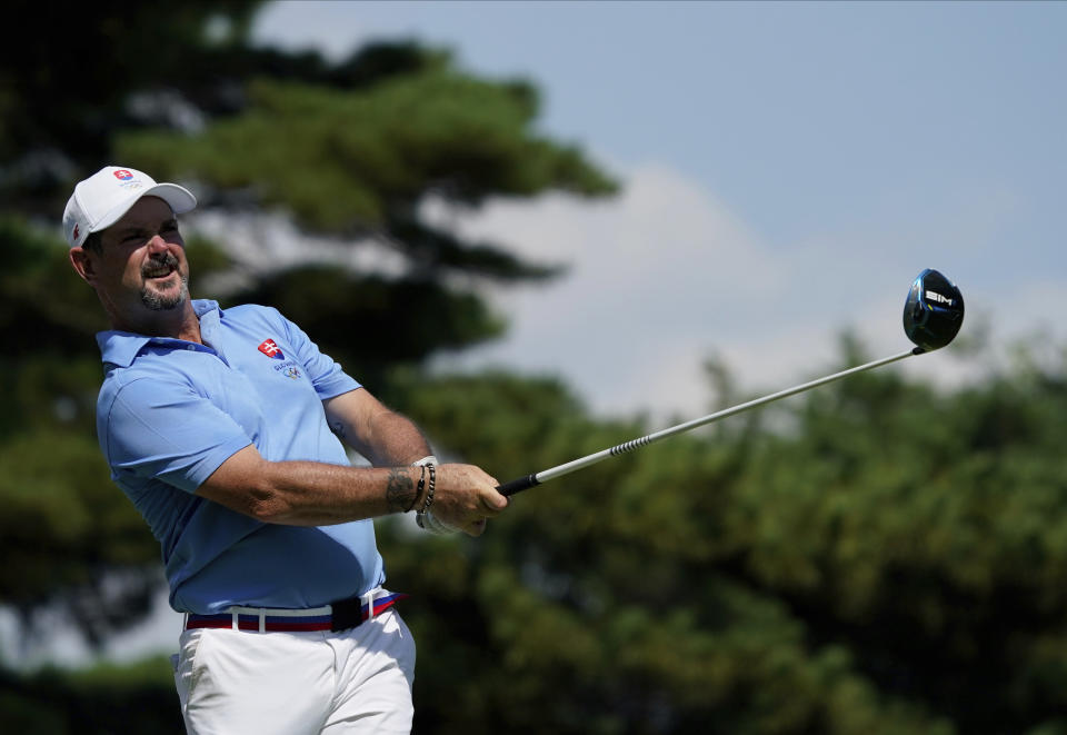 Rory Sabbatini of Slovakia watches his tee shot on the 18th hole during the final round of the men's golf event at the 2020 Summer Olympics on Sunday, Aug. 1, 2021, in Kawagoe, Japan. (AP Photo/Matt York)