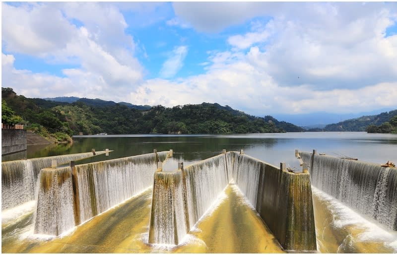 苗栗鯉魚潭水庫（圖片來源：Yahoo奇摩旅遊駐站達人 肉魯環遊世界）