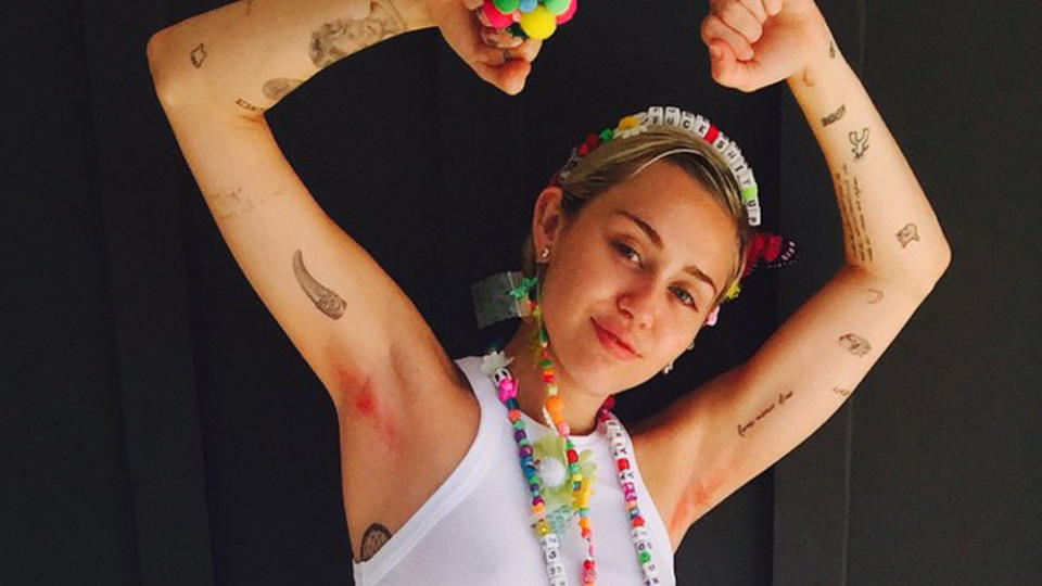 Miley Cyrus findet: Achselhaare sind wieder en vogue