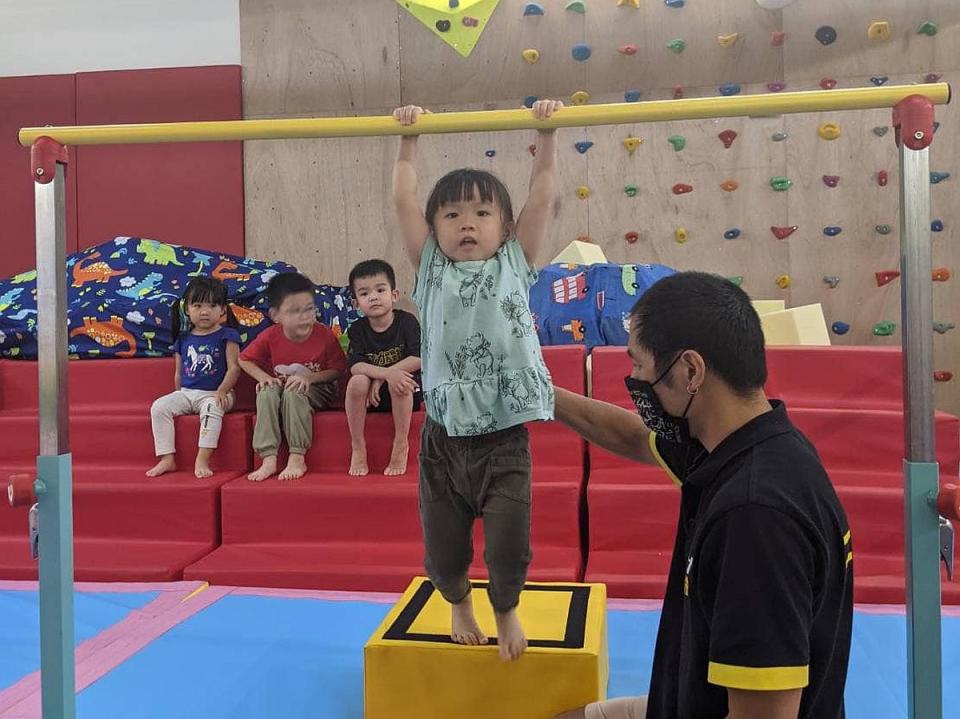 家長關心幼兒體能開發，都會區體操俱樂部興起。（圖：童力體操粉絲團）