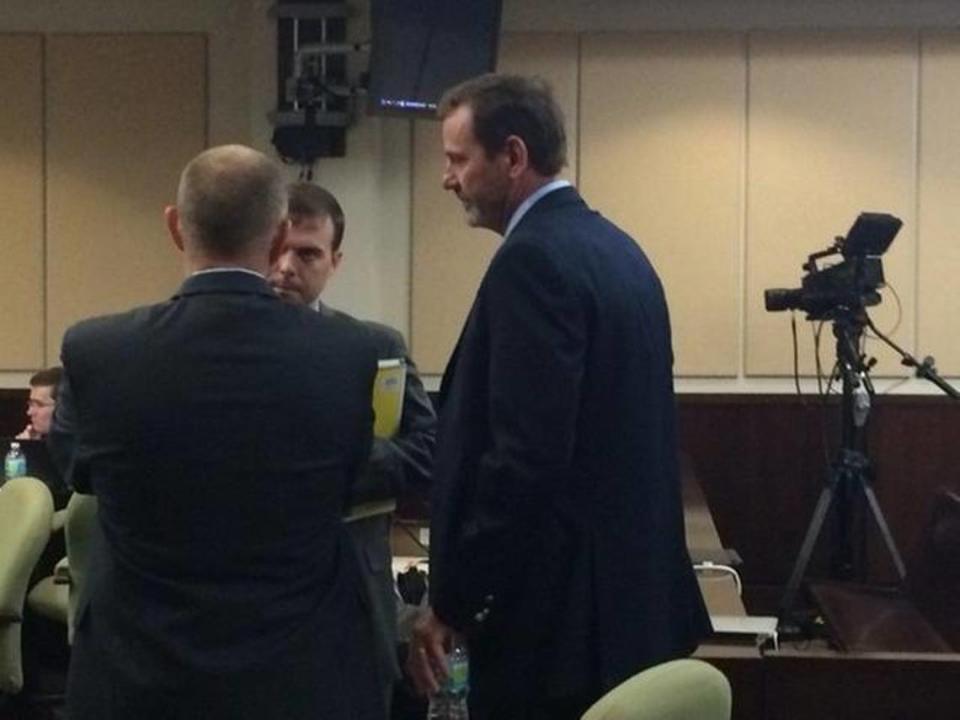 Political consultant Pat Bainter, right, consults with attorneys during the trial over congressional redistricting maps in 2014.