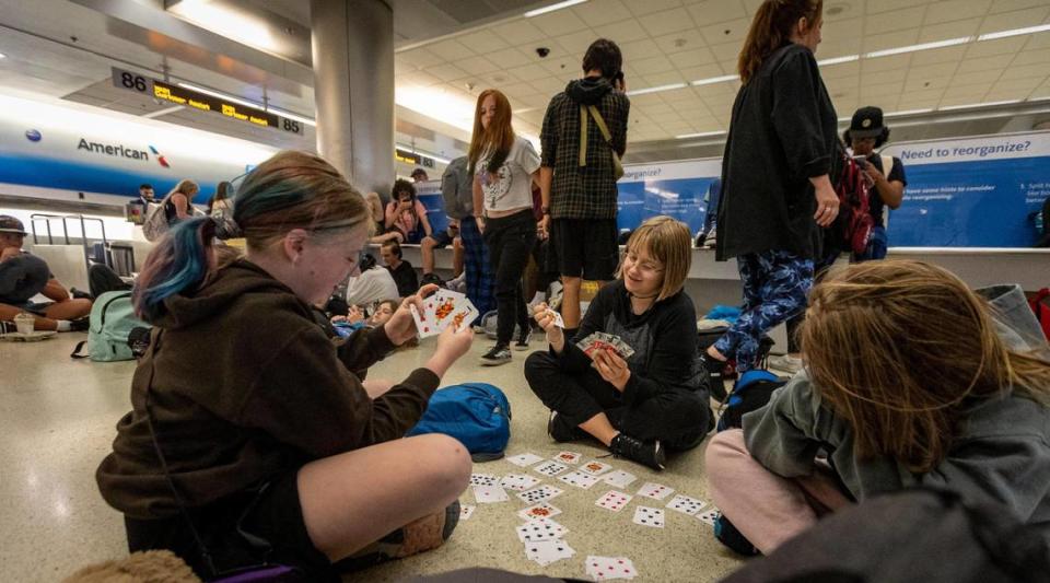 Miami, Florida - June 20, 2023 - Stranded Middle School students pass away the time playing cards at MIA . A group of Middle school students from Reno, Nevada missed their connection to Costa Rica last night after their flight to Miami was diverted to Tampa due to thunderstorms. Jose A. Iglesias/jiglesias@elnuevoherald.com