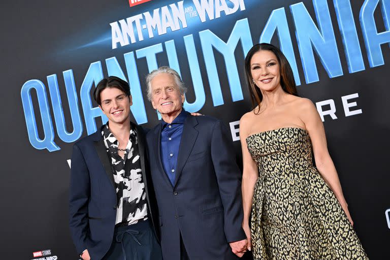 LOS ANGELES, CALIFORNIA - FEBRUARY 06: (L-R) Dylan Michael Douglas, Michael Douglas, and Catherine Zeta-Jones attend Marvel Studios' ‚ÄúAnt-Man and The Wasp: Quantumania