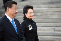 <b>Platz 4: Xi Jinping und Peng Liyuan</b><br><br>Bei uns kennt man die Ehefrau des chinesischen Staatspräsidenten Xi Jinping nicht. In ihrer Heimat ist die Sopranistin Peng Liyuan aber ein Superstar. Das Paar landet auf Platz 4.