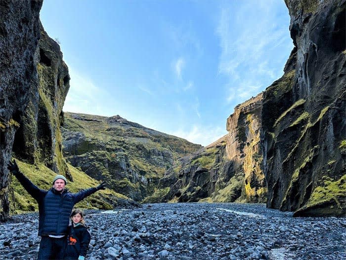 Chris Hemsworth con su hija en Islandia