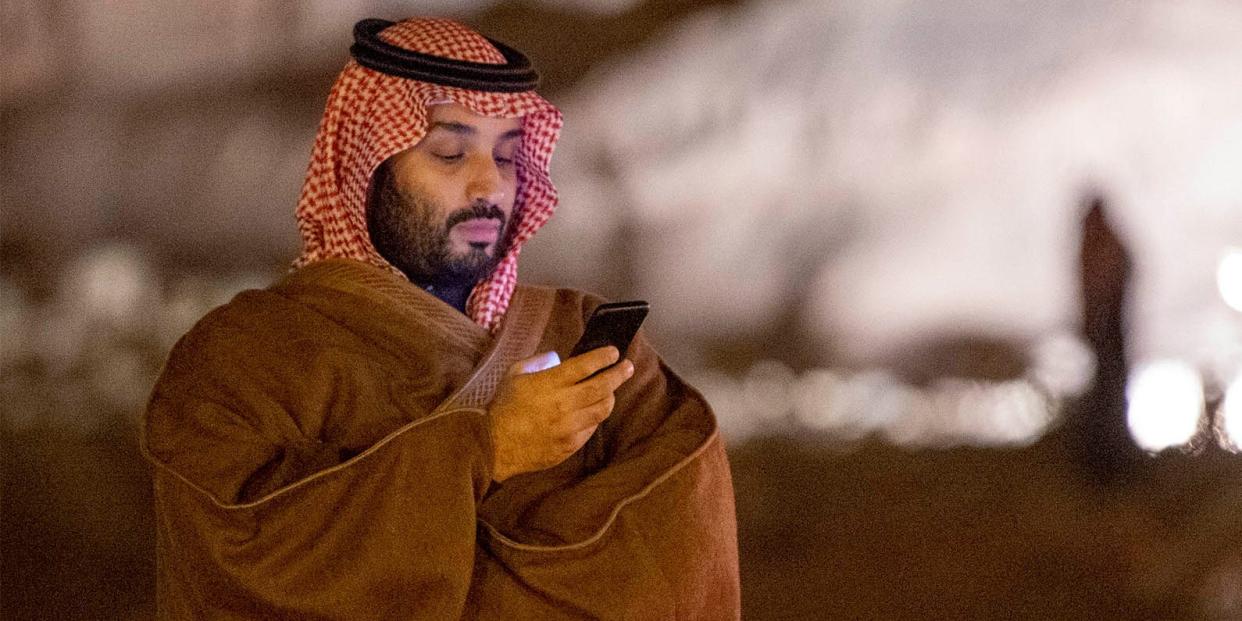 Mohammed bin Salman using phone