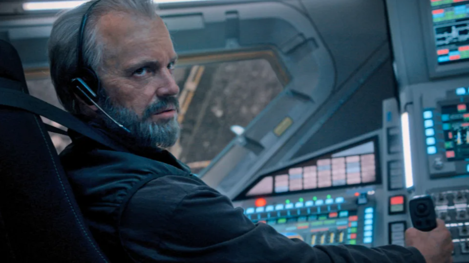 Joel Kinnaman looks old in a spaceship. 