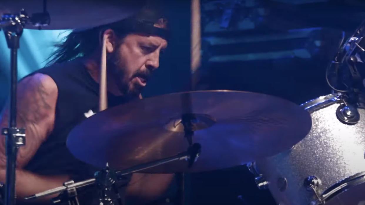  Dave Grohl playing drums on Play live, 2018. 