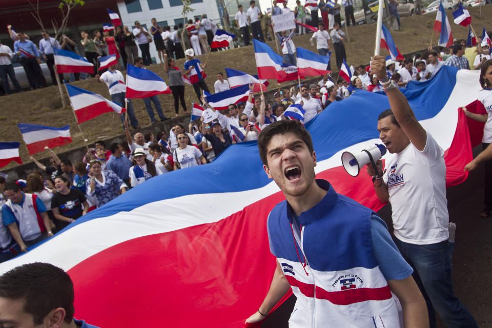 Supporters of Norman Quijano, presidential candidate for the Nationalist Republican Alliance (ARENA), protest alleged electoral fraud in front of the Attorney Generals office in San Salvador, El Salvador, Monday, March 10, 2014. El Salvador's too-close-to-call presidential runoff election has raised competing claims of victory from Salvador Sanchez Ceren, a former fighter for leftist guerrillas and Norman Quijano, the candidate of the once long-ruling conservative party that fought a civil war from 1980 to 1992. (AP Photo/Esteban Felix)