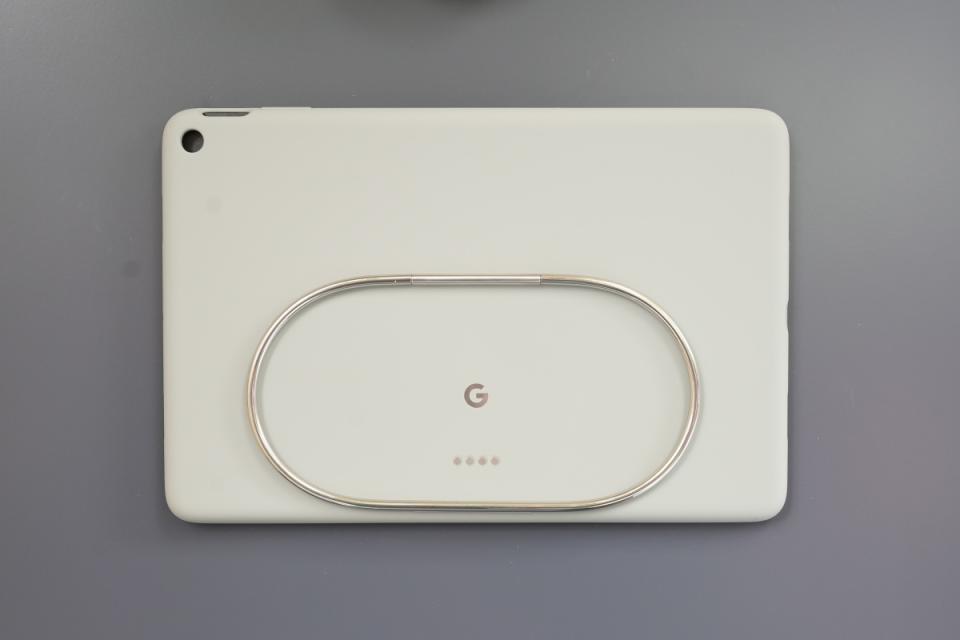 ▲Google針對Pixel Tabelt打造的專屬保護殼，背面搭載立架設計不影響原本吸附充電座的使用模式