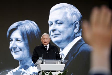 Jaroslaw Kaczynski, the twin brother of the late President Lech Kaczynski, arrives for his speech during a ceremony outside the Presidential Palace in Warsaw April 10, 2015. REUTERS/Kacper Pempel -