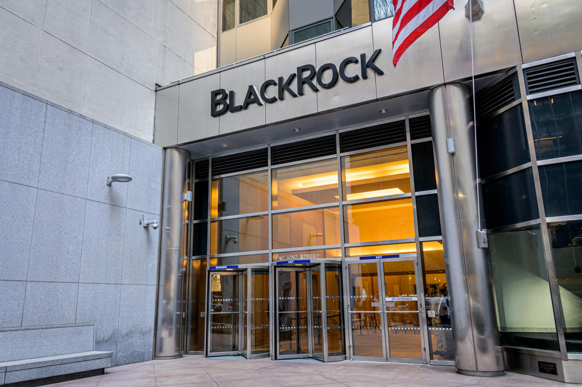 BlackRock orders staff to return to office three days per week