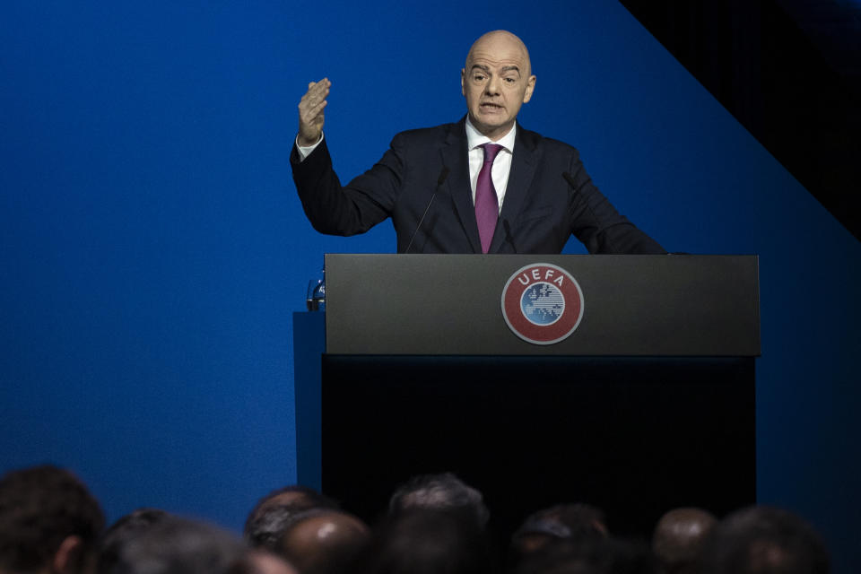 El presidente de la FIFA Gianni Infantino durante una reunión de líderes del fútbol europeo en el Congreso de la UEFA en Amsterdam, el martes 3 de marzo de 2020. (AP Foto/Peter Dejong)