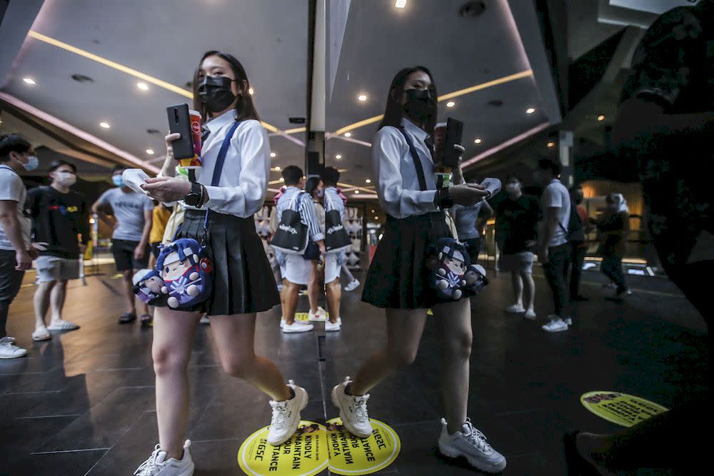 Movie-goers rushing to enter the cinema hall at Mid Valley shopping centre, March 5, 2021. ― Picture by Hari Anggara