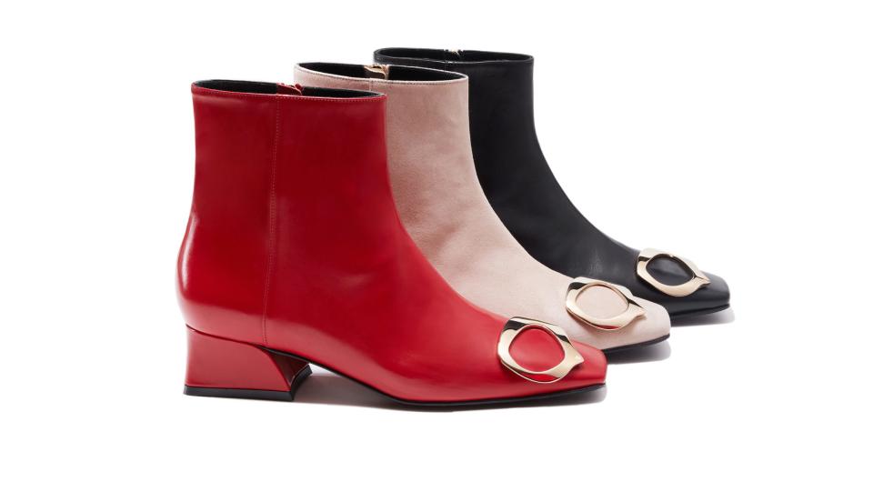 The new Fratelli Rossetti booties for fall 2023 bear a metallic stirrup. 