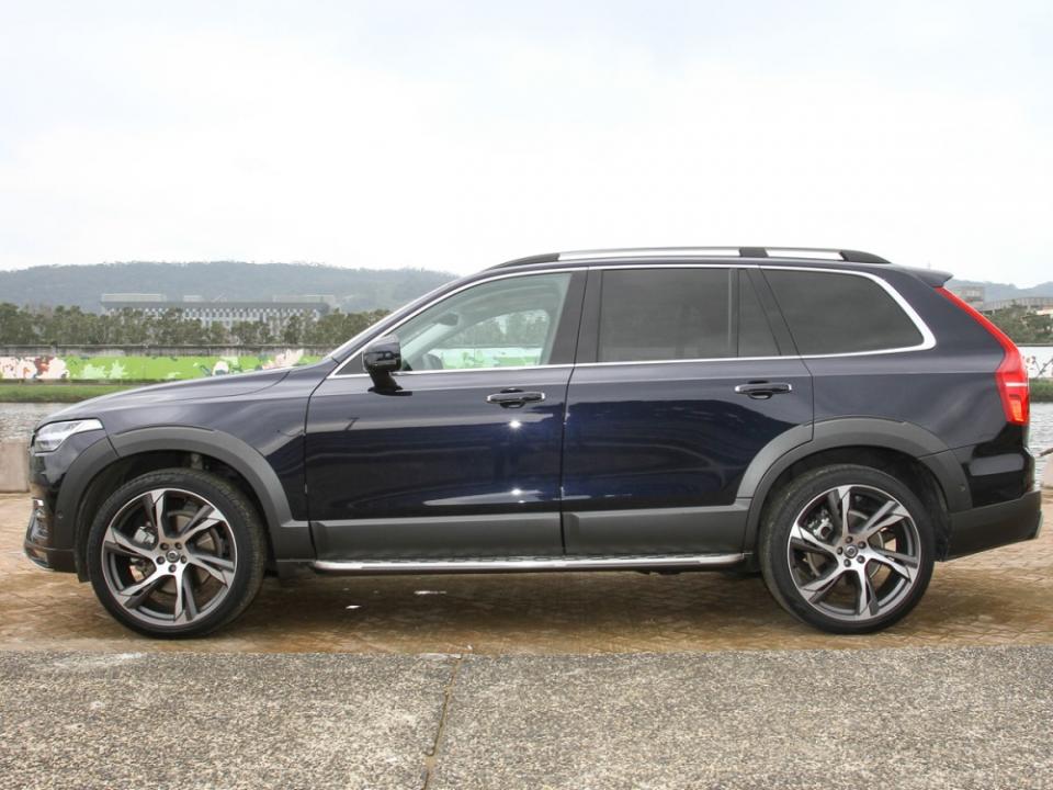 【企劃報導】不願屈於主流之俗 Volvo XC90 D5 momentum+