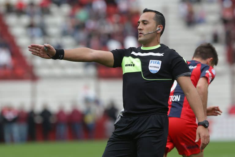 Fernando Espinoza impartirá justicia en el duelo entre el puntero, Defensa y Justicia, y el reciente ganador de la Supercopa Argentina, Boca Juniors