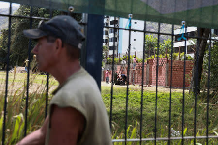 Construction workers are seen working in a new infrastructure at an expropriated golf field of the Caraballeda Golf & Yacht Club in Caraballeda, Venezuela February 20, 2018. Picture taken February 20, 2018. REUTERS/Adriana Loureiro