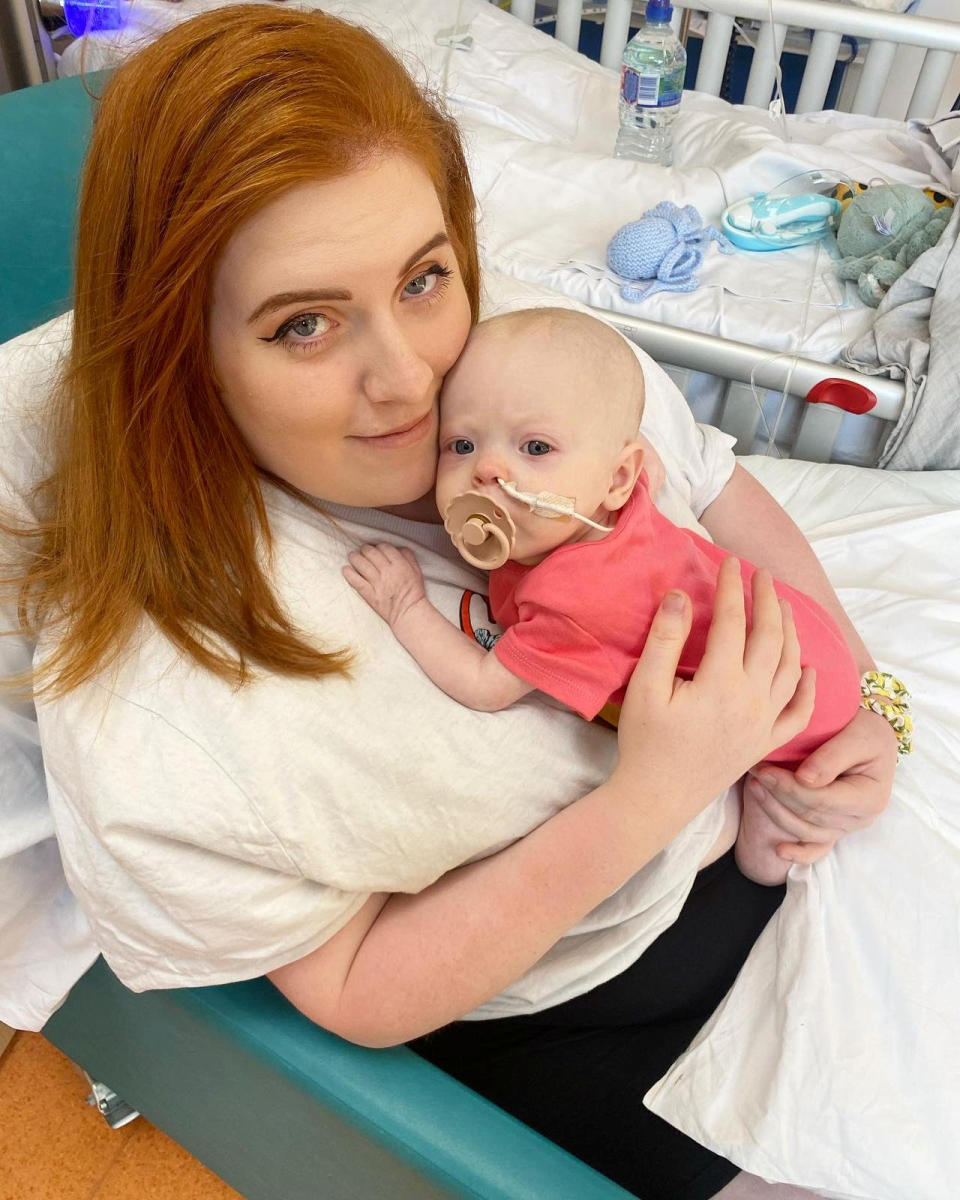 Roisin Butler and her daughter Aila in hospital. (Roisin Butler/SWNS)