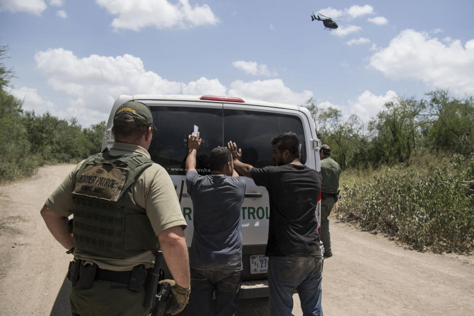 Men who crossed the U.S. border illegally are detained in Mission, Texas, on August 15, 2018. (Photo: Carolyn Van Houten/Washington Post via Getty Images)
