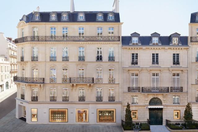 Inside Dior's Refashioned Paris Headquarters — The Reimagined Flagship  Brings a Museum, a Restaurant and More