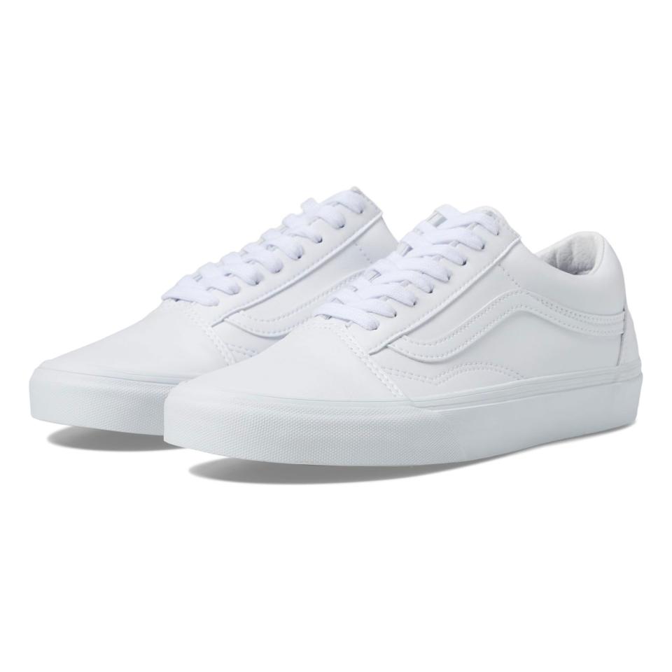 <p><a href="https://go.redirectingat.com?id=74968X1596630&url=https%3A%2F%2Fwww.zappos.com%2Fp%2Fvans-old-skooll-dewberry-true-white%2Fproduct%2F7166039&sref=https%3A%2F%2Fwww.townandcountrymag.com%2Fstyle%2Fmens-fashion%2Fg60232293%2Fbest-white-sneakers-for-men%2F" rel="nofollow noopener" target="_blank" data-ylk="slk:Shop Now;elm:context_link;itc:0;sec:content-canvas" class="link ">Shop Now</a></p><p>Old Skool</p><p>zappos.com</p><p>$59.95</p>