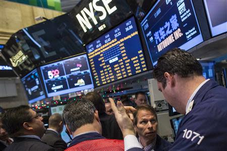 Traders work on the floor of the New York Stock Exchange December 11, 2013. REUTERS/Brendan McDermid