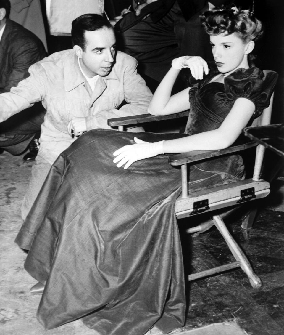 Garland and Minnelli behind-the-scenes of "Meet Me in St. Louis"