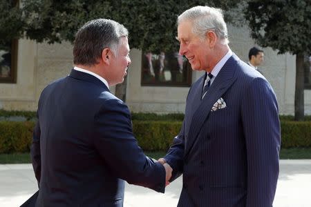 Jordan's King Abdullah (L) welcomes Britain's Prince Charles as they meet at the Royal Palace in Amman February 8, 2015. REUTERS/Muhammad Hamed