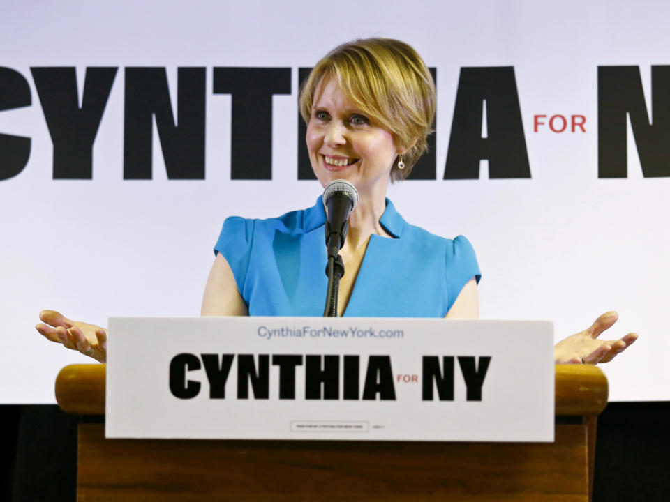 Cynthia Nixon nimmt Kritik mit Humor. (Bild-Copyright: Bebeto Matthews/AP Photo)