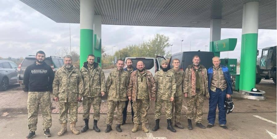 Ukraine brings home another dozen of its soldiers from Russian captivity