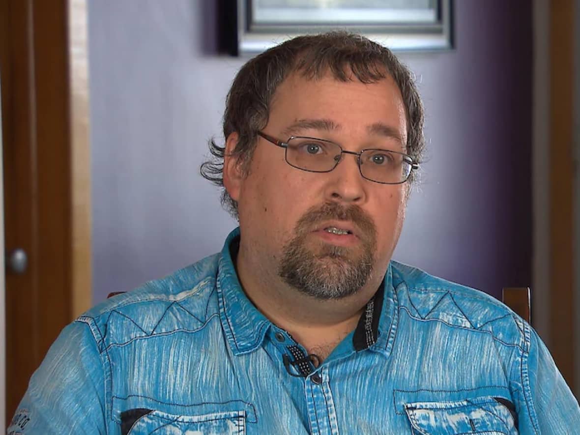 Martin Courtemanche has been waiting for employment insurance benefits since December 2021. (Radio-Canada - image credit)