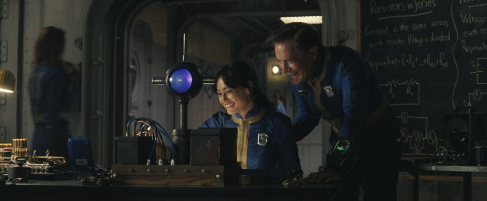 Ella Purnell and Kyle MacLachlan in Fallout