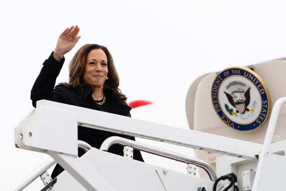 US Vice President and Democratic presidential candidate Kamala Harris boards Air Force Two at Joint Base Andrews in Maryland on September 25, 2024. Harris travels to Pittsburgh, Pennsylvania, for a campaign event. (Photo by Erin SCHAFF / POOL / AFP) (Photo by ERIN SCHAFF/POOL/AFP via Getty Images)